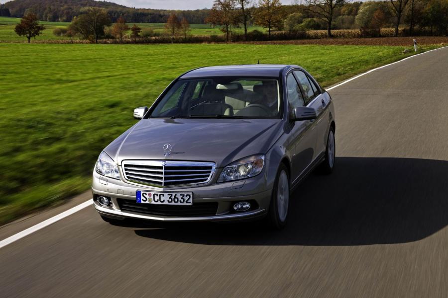  Mercedes-Benz C-Class 2007 года  (фото 2 из 413)